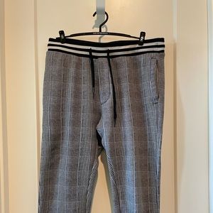 American Eagle black white argyle plaid with blue pen stripe joggers